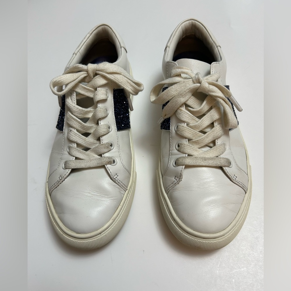 Tory Burch NWOT White and Navy Leather Size 8 Sneakers